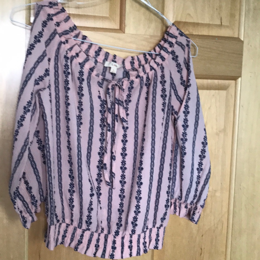 OFF THE SHOULDER TOP